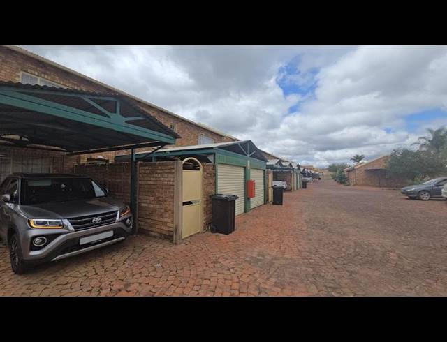 2 BEDROOM TOWNHOUSE FOR SALE IN ANNLIN